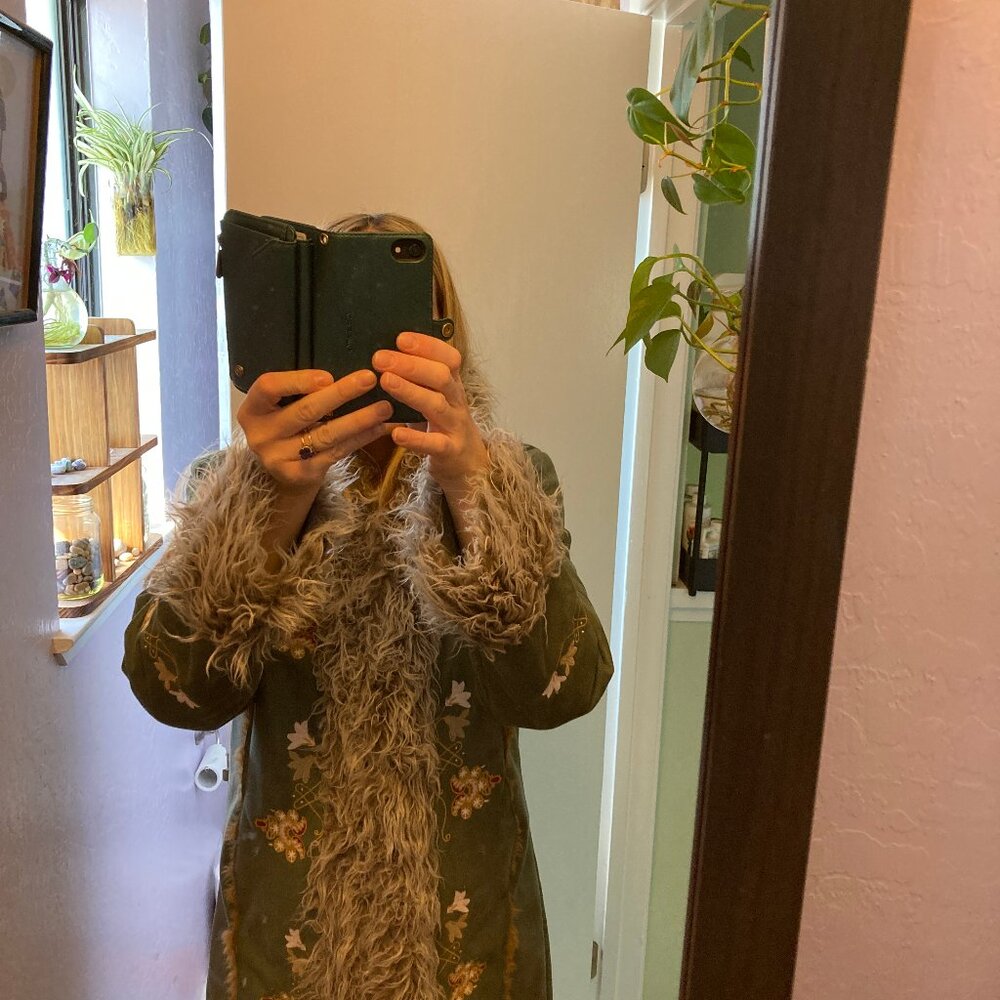 Tree of Life Women's Green Faux Fur Trim Embroidered Coat - Picture 8 of 9